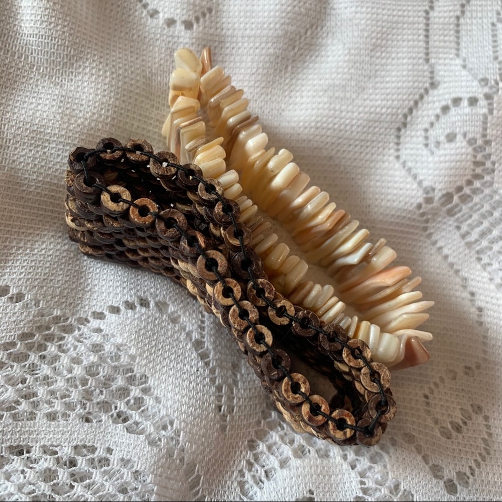 Two bracelets, Wooden & Shell - Picture 3 of 4